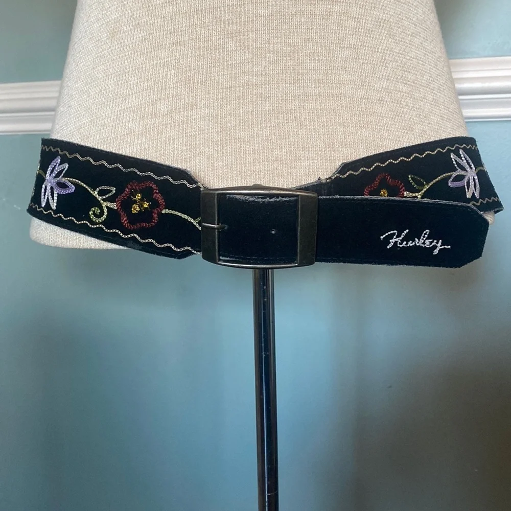 VTG Y2K Hurley suede embroidered boho belt. Size 36. Cowgirlcore surfer retro